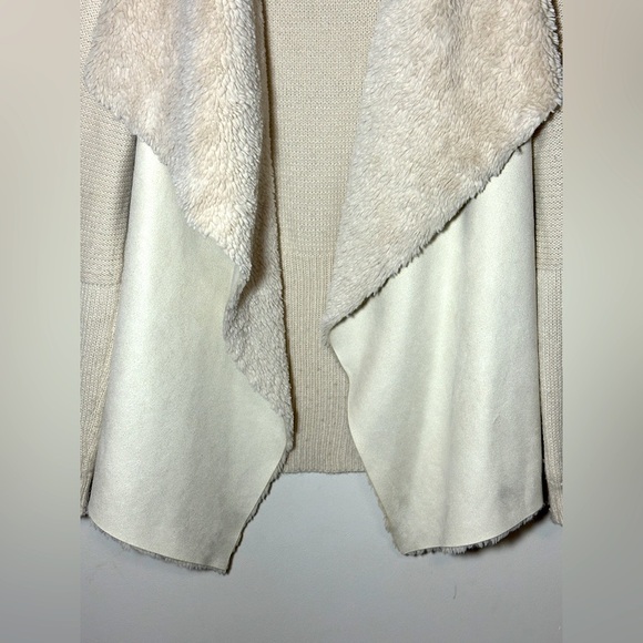 Romeo & Juliet Cream Open Waterfall Front Cardigan with Faux Fur Trim size Med - Picture 4 of 9